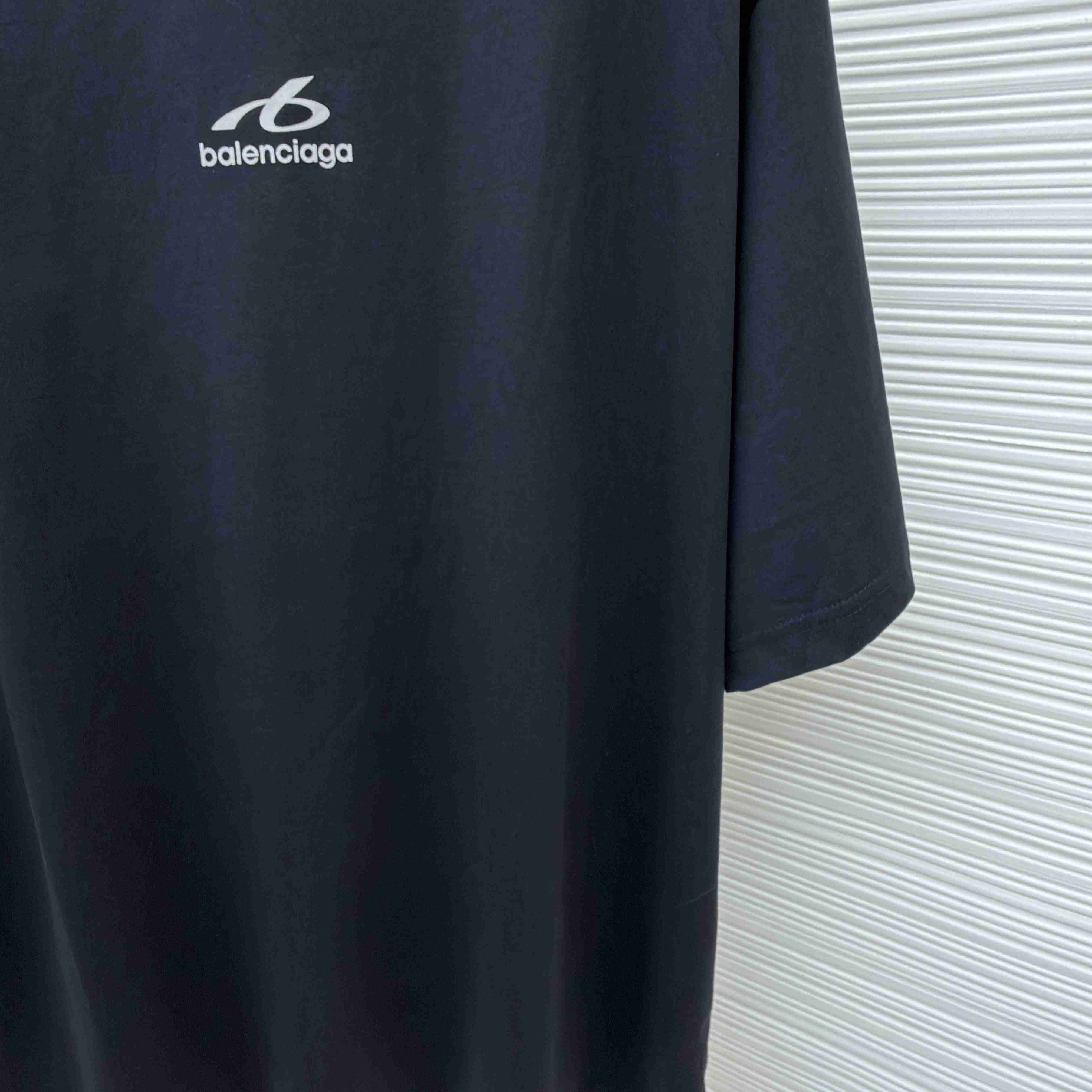 Balenciaga  Bodies Medium Fit T-shirt in Black - DesignerGu