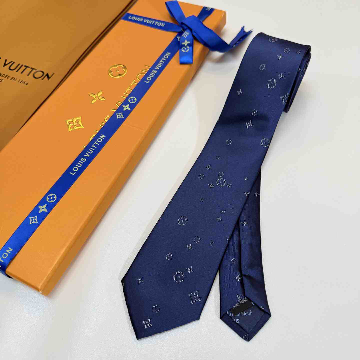 Louis Vuitton LV Starry Night Tie M9A448 - DesignerGu