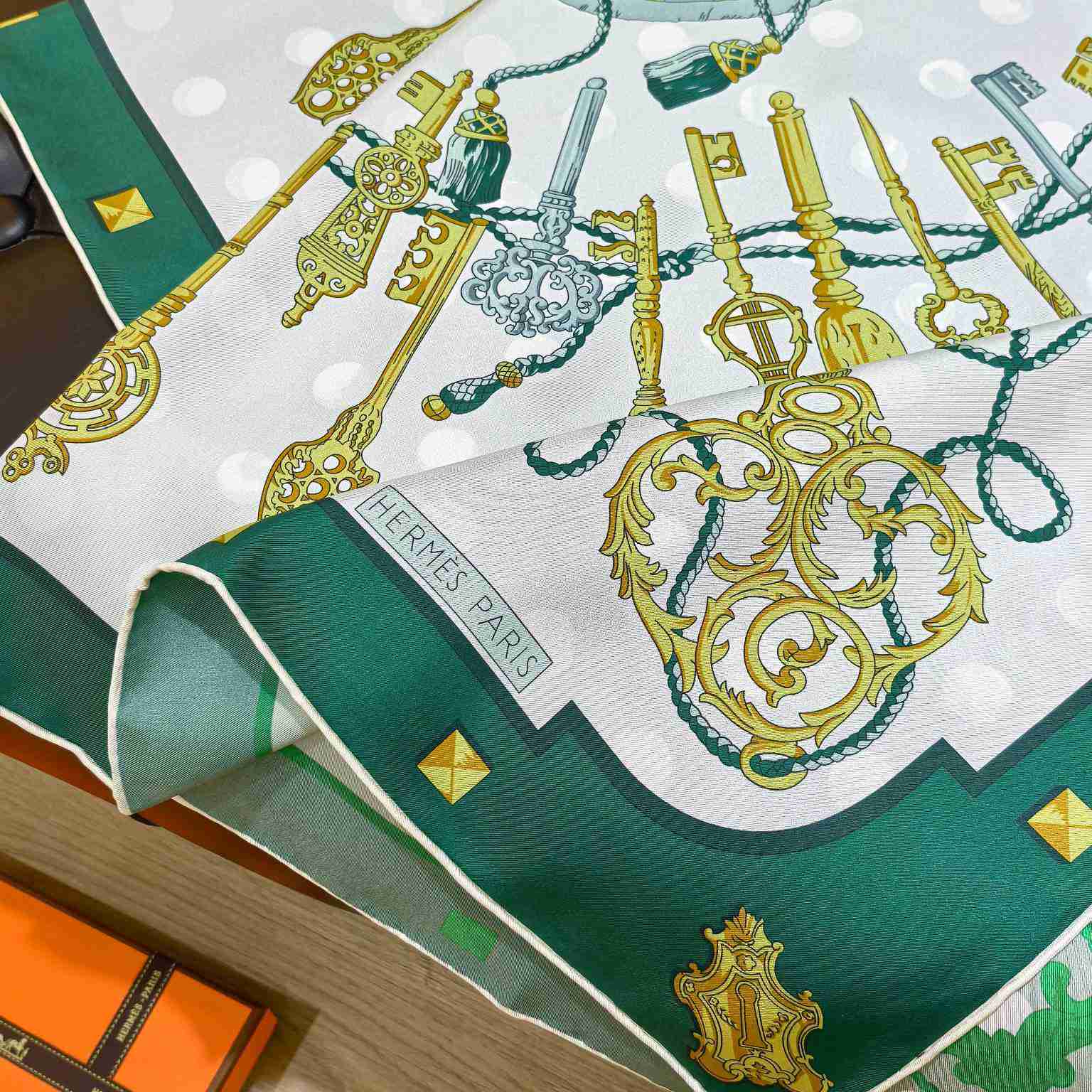 Hermes Les Cles Double Face Scarf 90 - DesignerGu