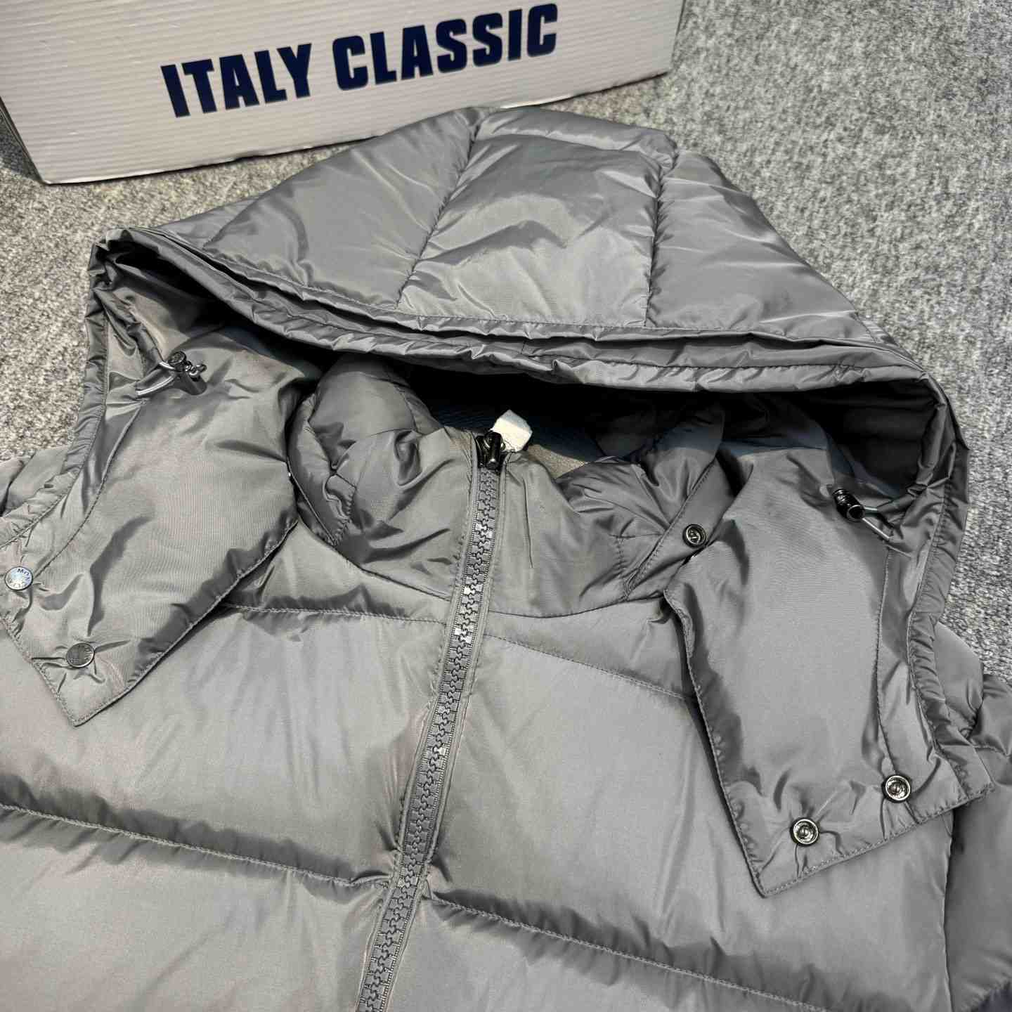 Moncler Maya Matte Short Down Jacket - DesignerGu