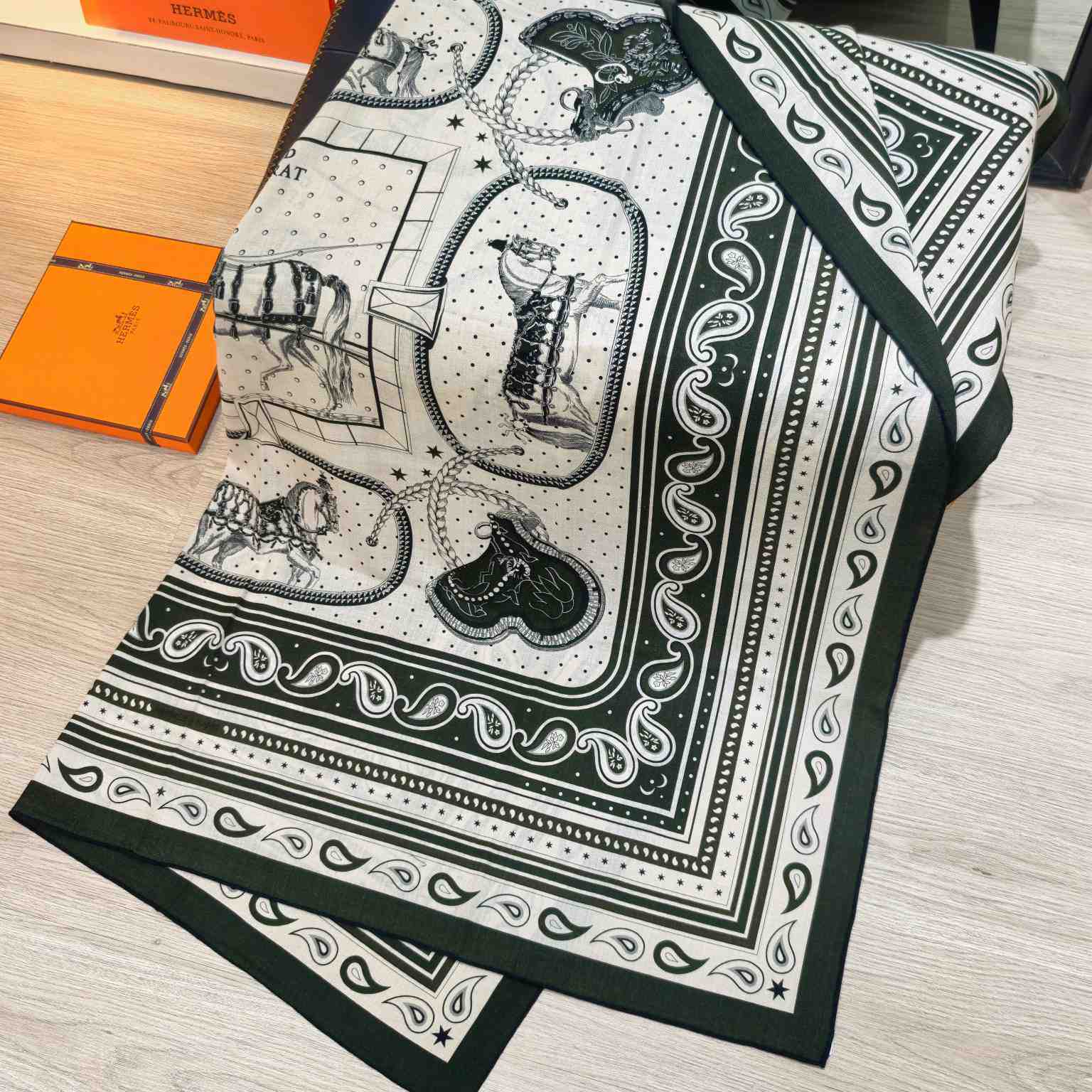Hermes Grand Apparat Bandana Shawl 140 - DesignerGu