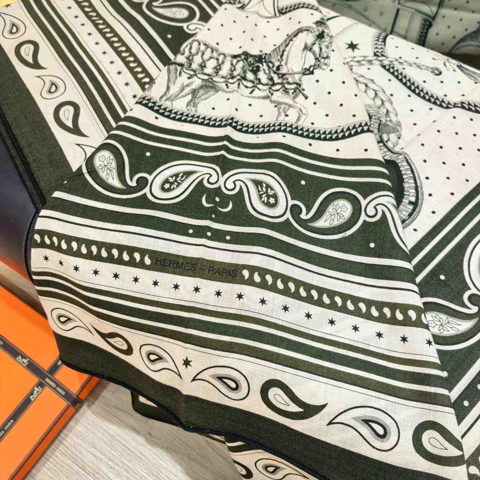 Hermes Grand Apparat Bandana Shawl 140 - DesignerGu