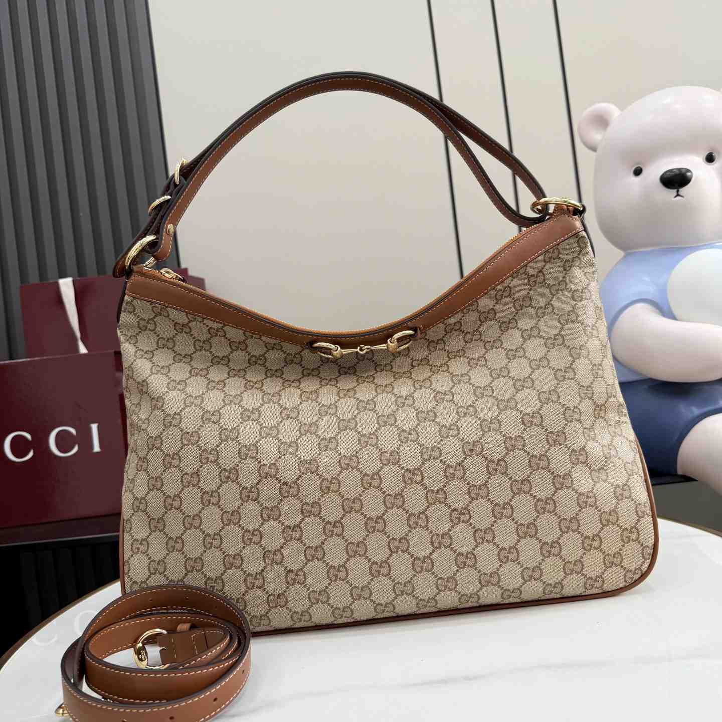 Gucci Starlet Large Shoulder Bag A00CI2 - DesignerGu