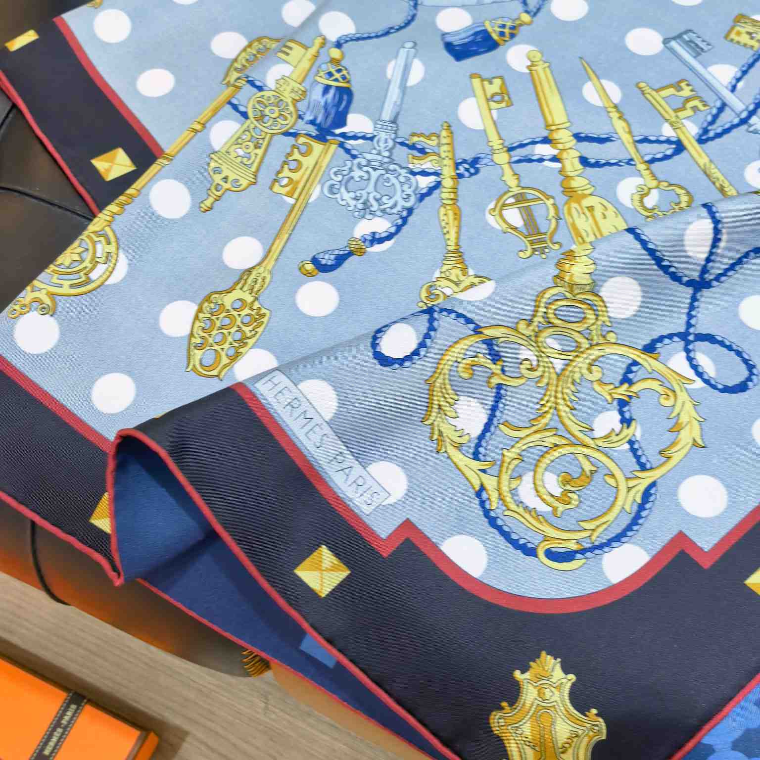 Hermes Les Cles Double Face Scarf 90 - DesignerGu