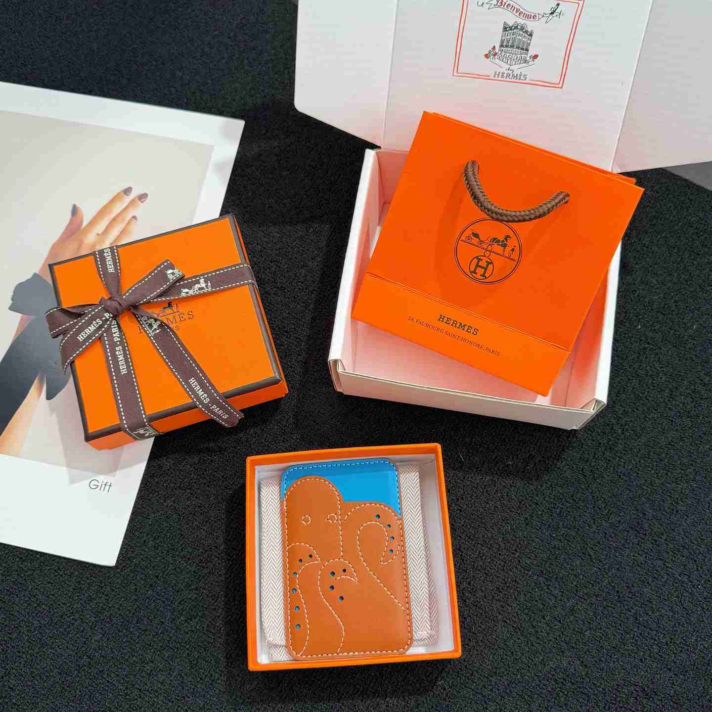 Hermes  "Octopus" MagSafe Card Holder - DesignerGu