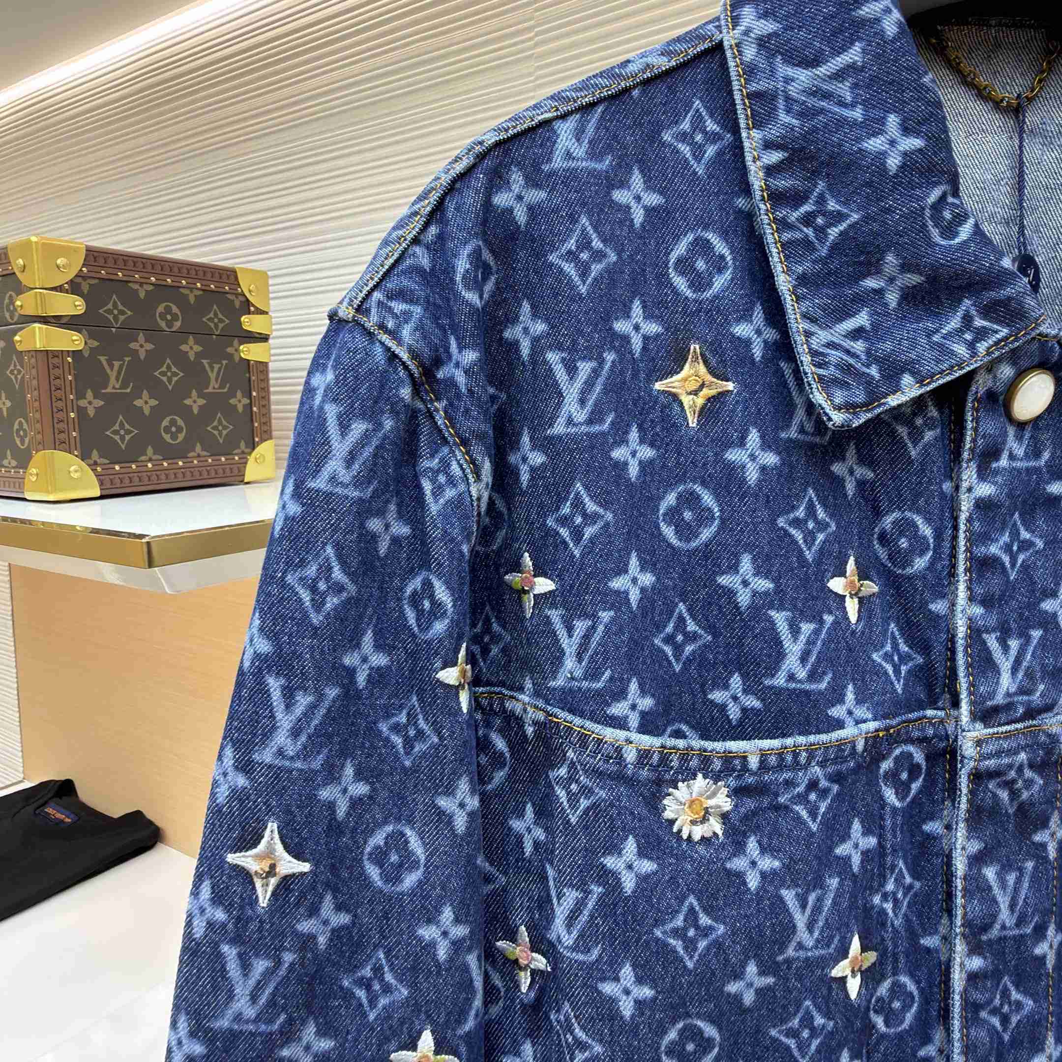 Louis Vuitton Monogram Embroidered Denim Overshirt 1AJRNU - DesignerGu