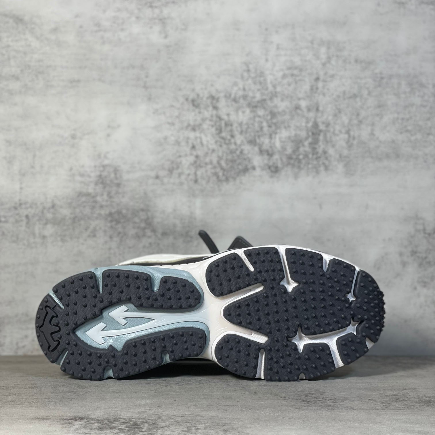Off-White Be Right Back Paris Sneakers - DesignerGu