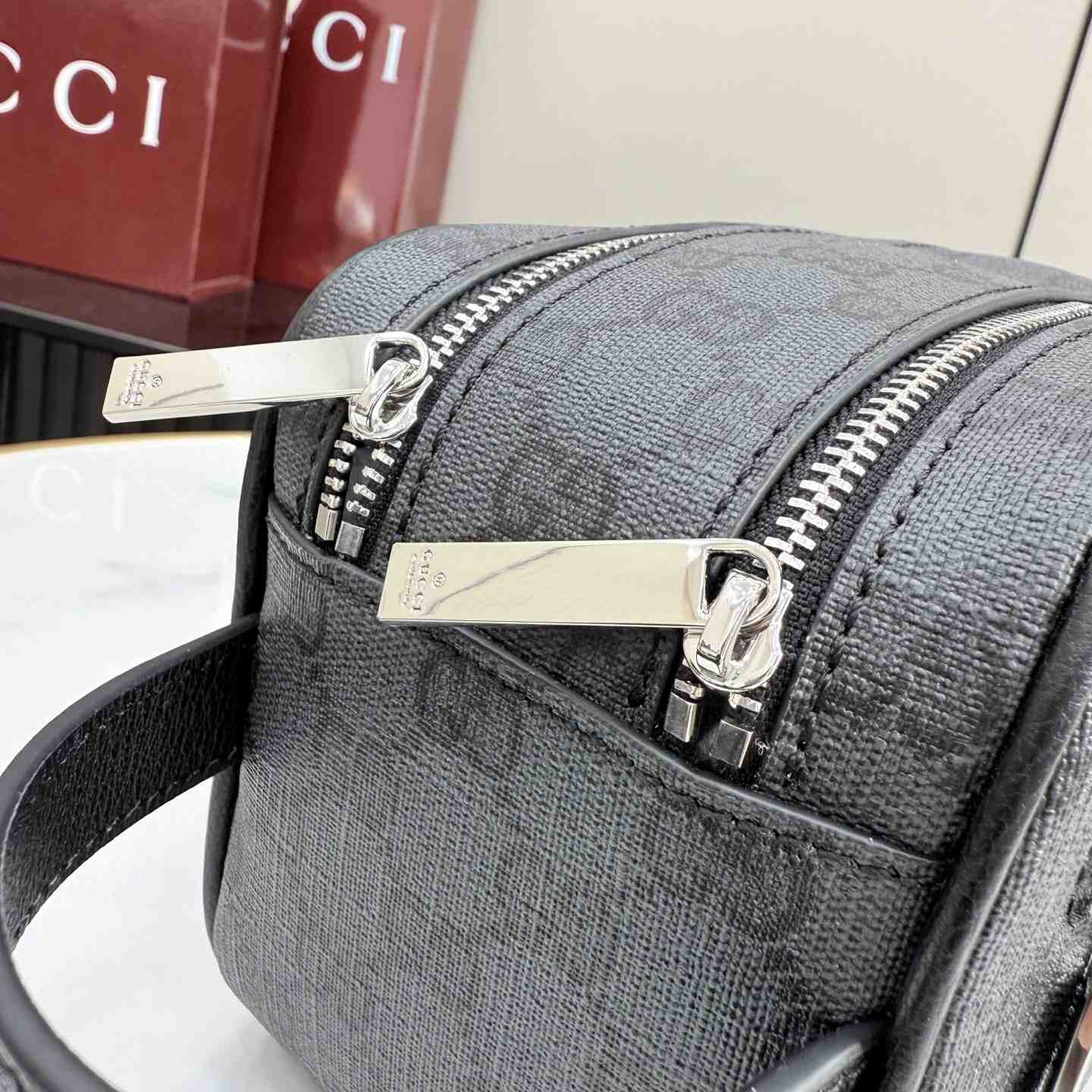 Gucci Essence Classic small Toiletry Case A00CRX - DesignerGu
