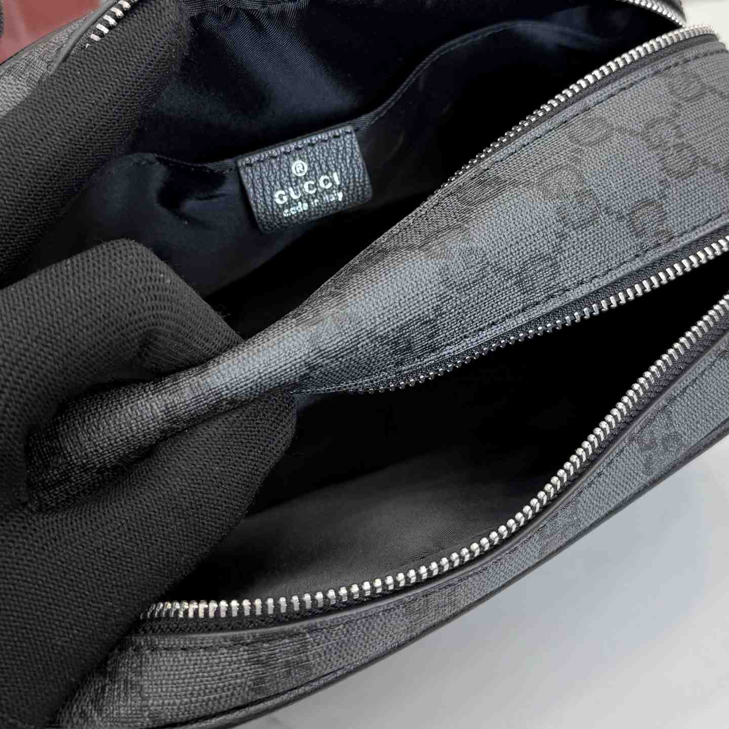 Gucci Essence Classic small Toiletry Case A00CRX - DesignerGu